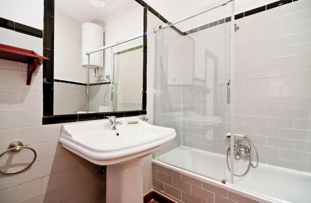 Apartamentos Madrid Retiro חדר תמונה